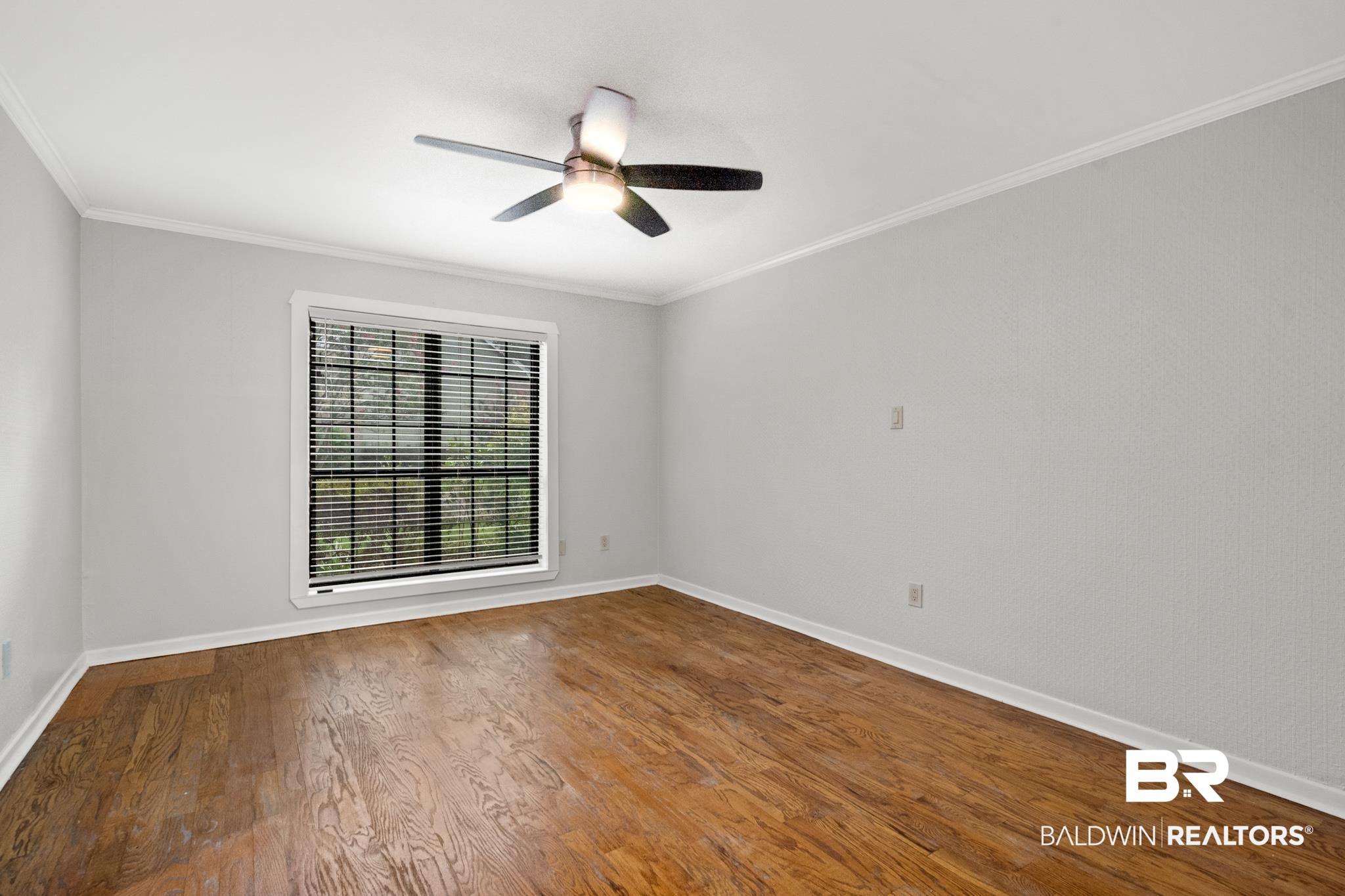 2901 Grant Street, Unit 802 Mobile, AL 36606 - Photo 6 of 37 Spare room featuring ceiling fan, crown molding, and hardwood / wood-style flooring
