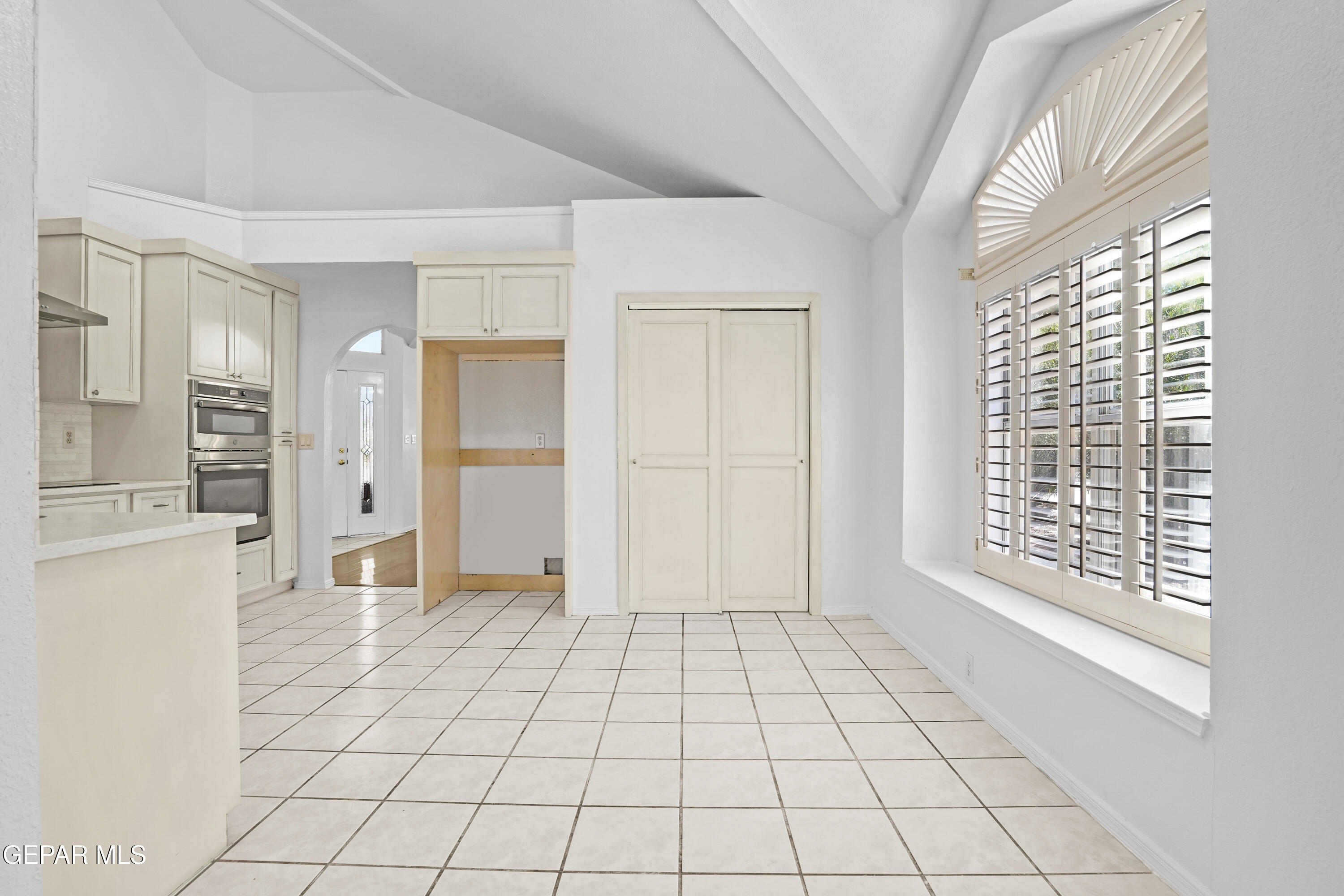 660 Rosinante Road El Paso, TX 79922 - Photo 14 of 43 a view of an empty room and window