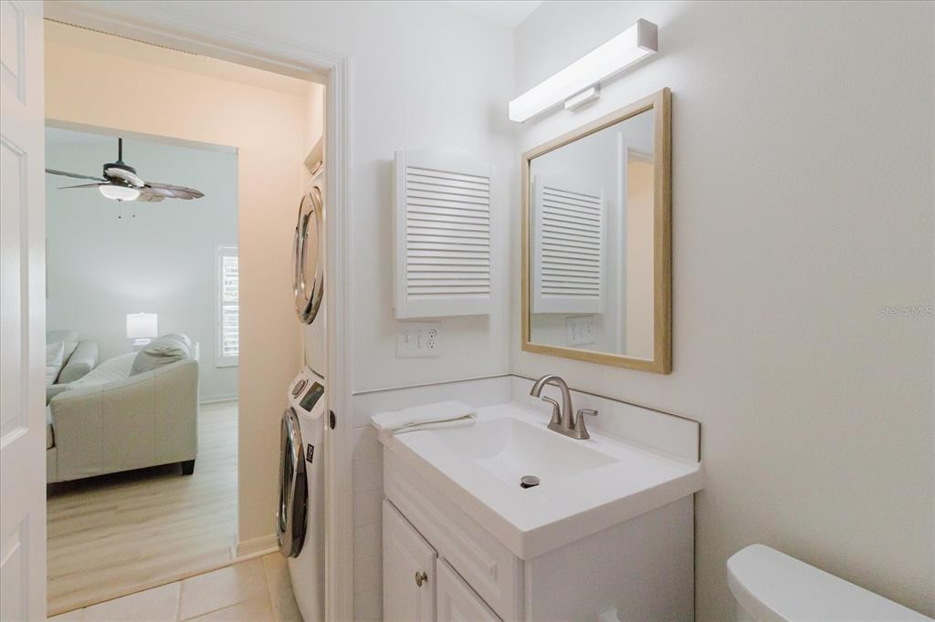 7807 Hardwick Drive, Unit 111 New Port Richey, FL 34653 - Photo 29 of 38 a bathroom with a sink toilet and tub