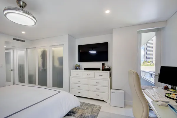 $8,500 | 5510 North Ocean Drive, Unit 2C, Singer Island, FL 33404
