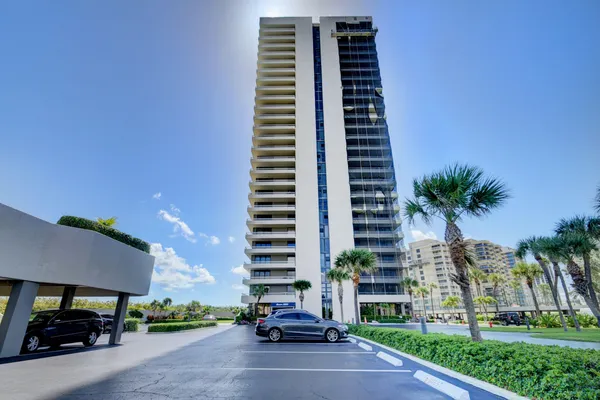 $8,500 | 5510 North Ocean Drive, Unit 2C, Singer Island, FL 33404