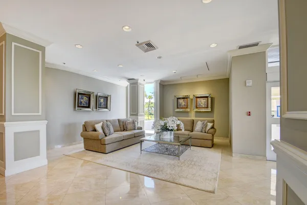 $8,500 | 5510 North Ocean Drive, Unit 2C, Singer Island, FL 33404