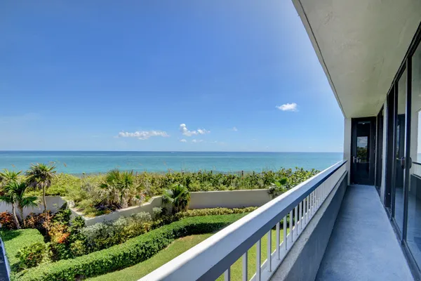 $8,500 | 5510 North Ocean Drive, Unit 2C, Singer Island, FL 33404