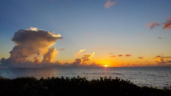 $8,500 | 5510 North Ocean Drive, Unit 2C, Singer Island, FL 33404