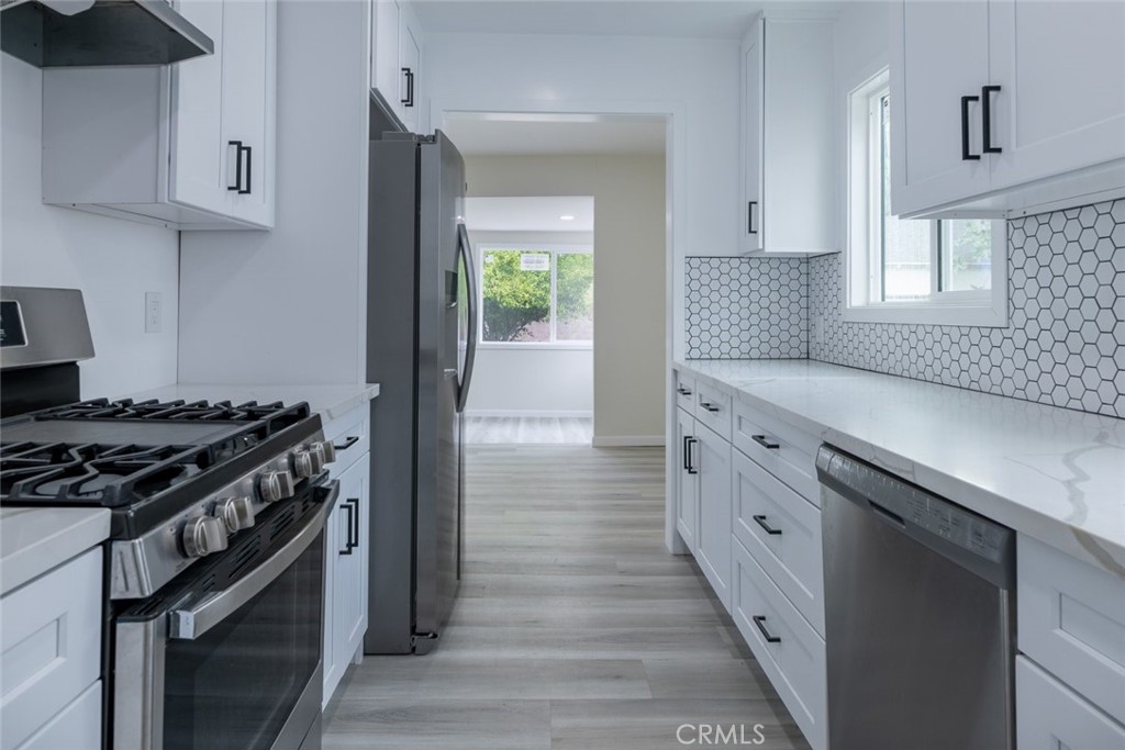 18919 Hart Street Reseda, CA 91335 - Photo 11 of 23