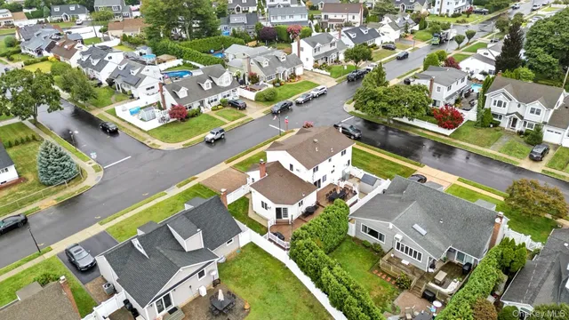 $895,000 | 3532 Waverly Avenue, Seaford, NY 11783