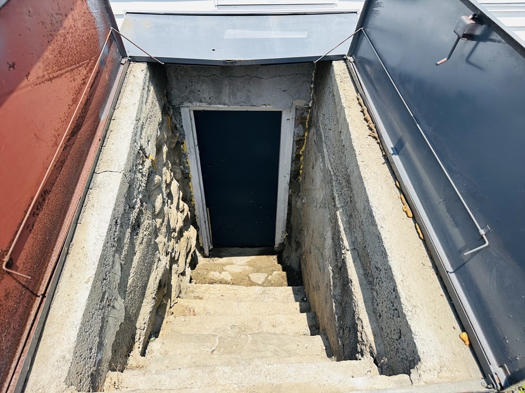 7 Coolidge Street Hudson, MA 01749 - Photo 33 of 40 a view of an entryway