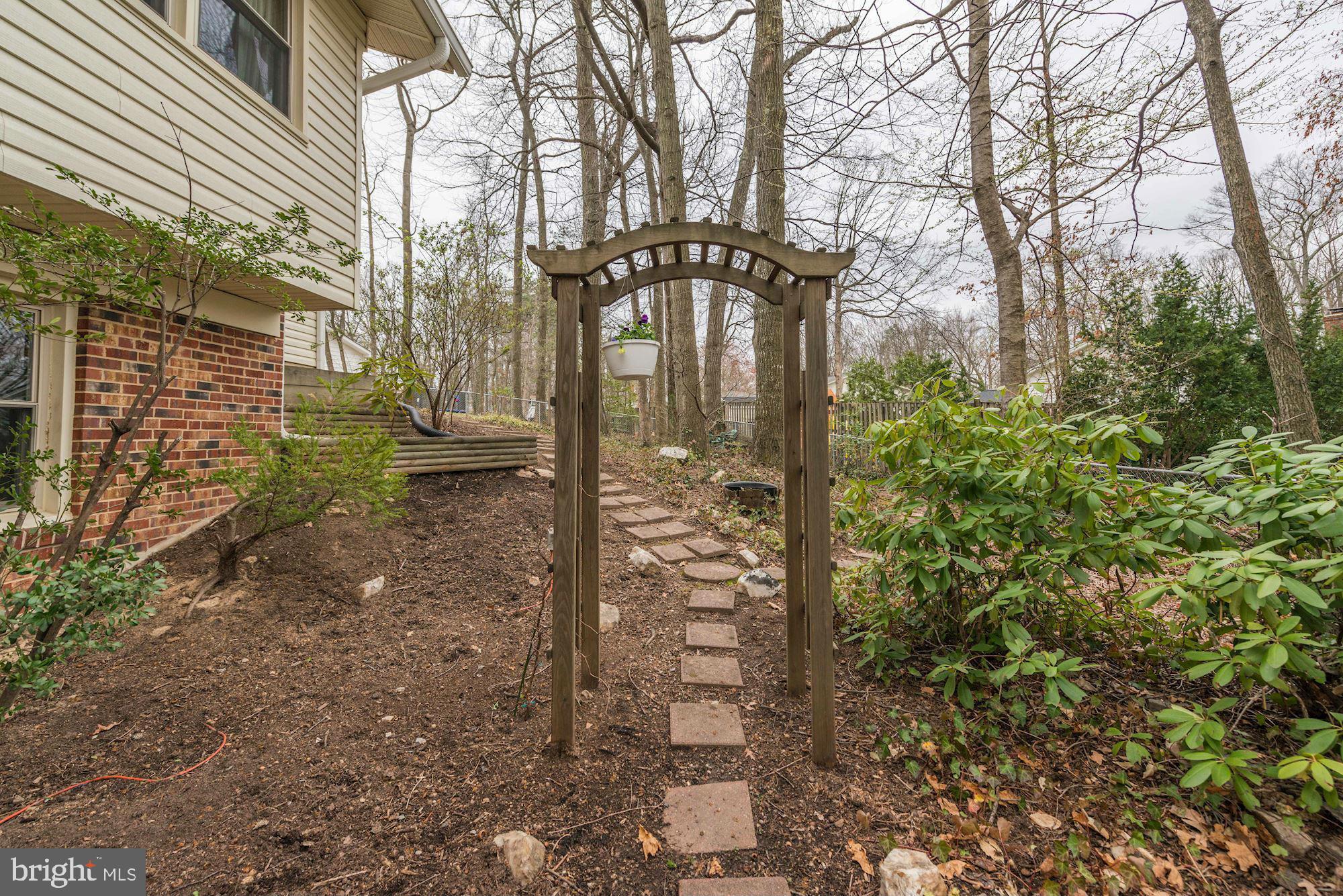 6802 Seton Court Springfield, VA 22152 - Photo 22 of 29 Exterior (Rear)