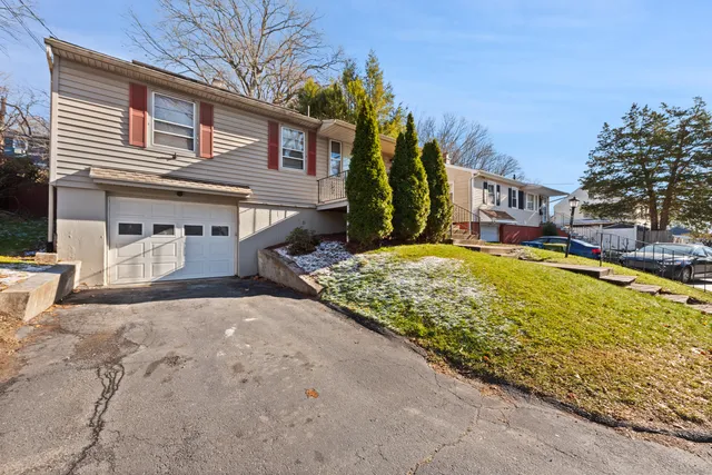 $2,300 | 30 Doran Street, Waterbury, CT 06704