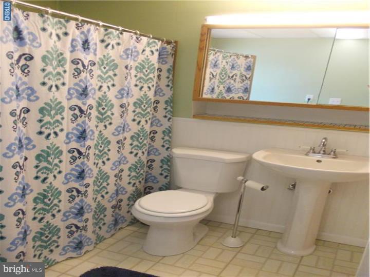 23 Goldengate Road Levittown, PA 19057 - Photo 14 of 25 Bathroom