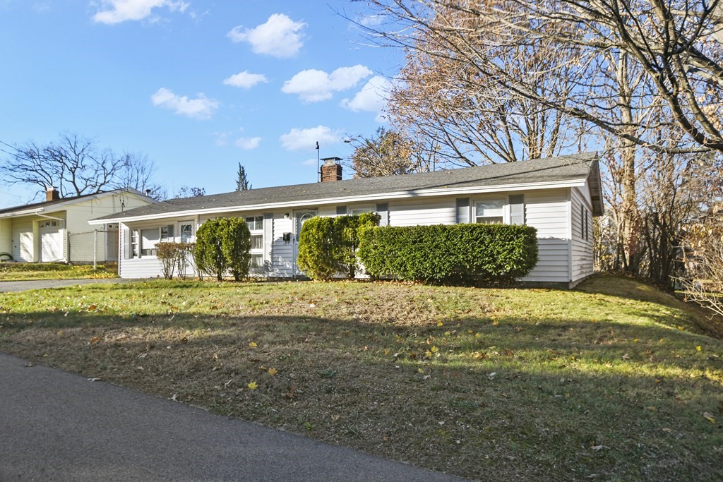 36 McAuliffe Road Randolph, MA 02368 - Photo 3 of 25 Gallery Image 3