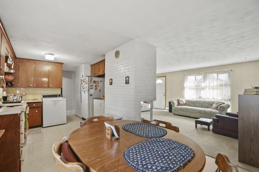 36 McAuliffe Road Randolph, MA 02368 - Photo 9 of 25 Gallery Image 9