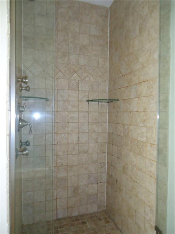 616 Hemlock Road Coraopolis, PA 15108 - Photo 15 of 25 Master Bath