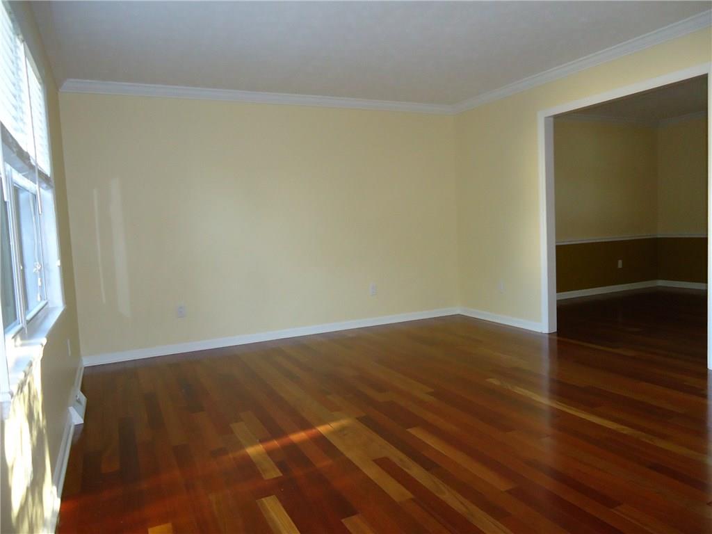 616 Hemlock Road Coraopolis, PA 15108 - Photo 3 of 25 Living Room