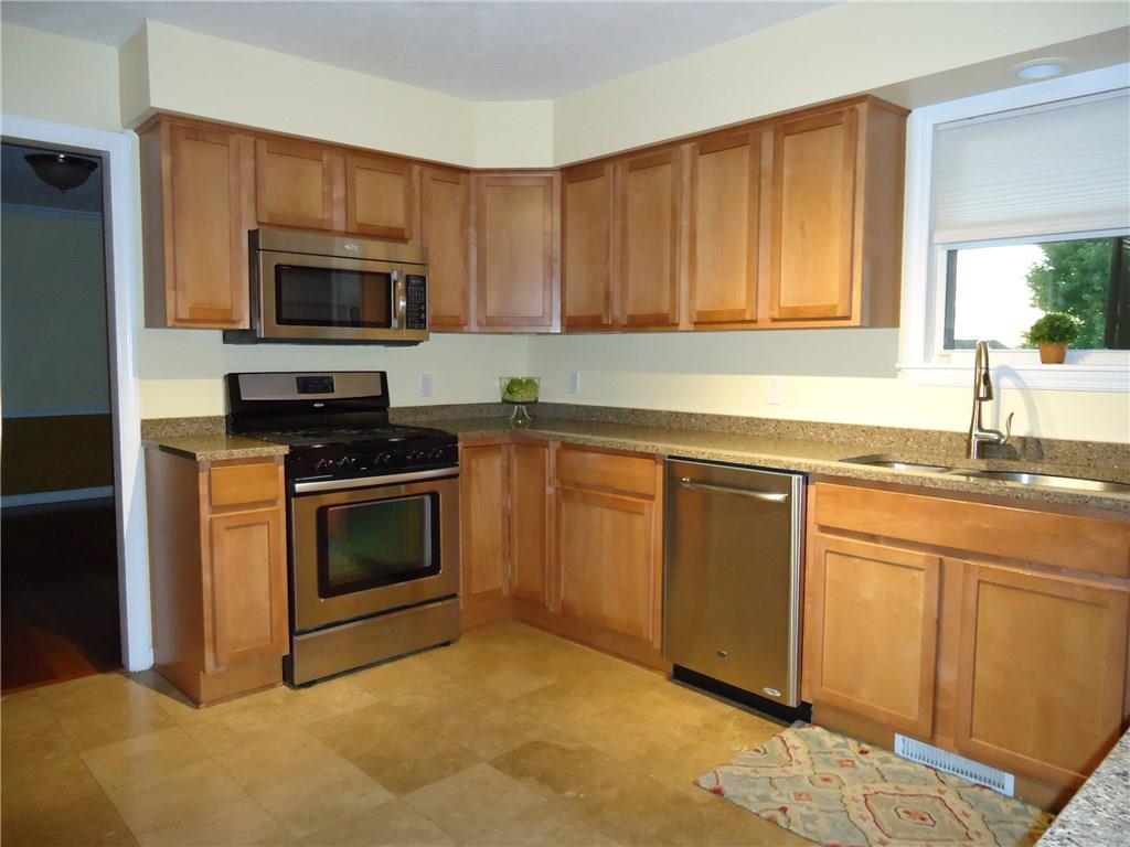 616 Hemlock Road Coraopolis, PA 15108 - Photo 6 of 25 Kitchen