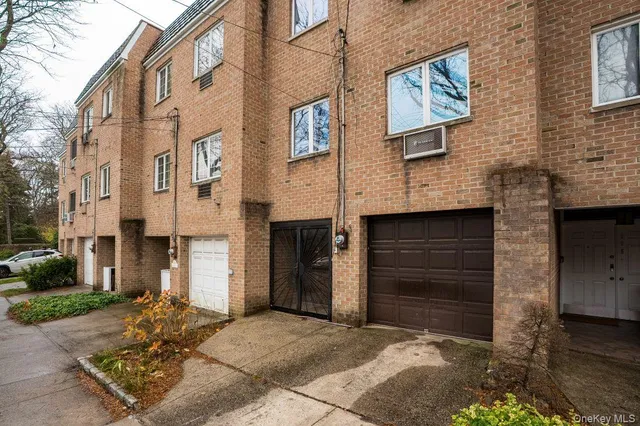 $1,399,000 | 3056 Independence Avenue | Spuyten Duyvil