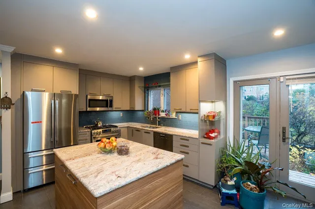 $1,399,000 | 3056 Independence Avenue | Spuyten Duyvil