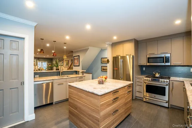 $1,399,000 | 3056 Independence Avenue | Spuyten Duyvil