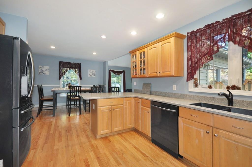 233 Raymond Road Marlborough, MA 01752 - Photo 7 of 31 Gallery Image 7