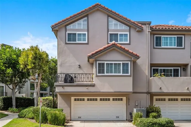 $1,449,900 | 19373 Peachtree Lane, Huntington Beach, CA 92648