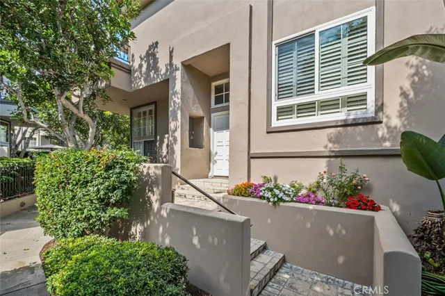 $1,449,900 | 19373 Peachtree Lane, Huntington Beach, CA 92648