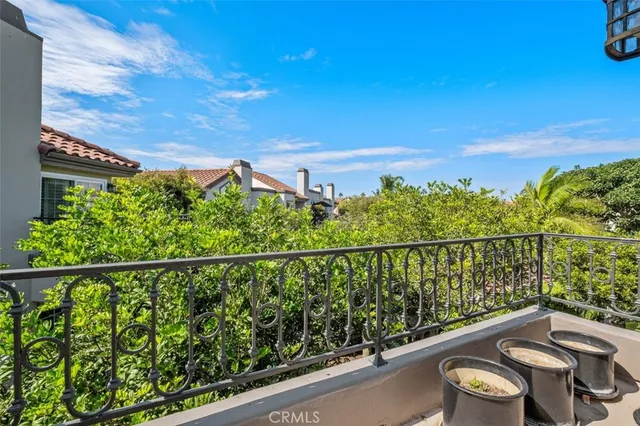 $1,449,900 | 19373 Peachtree Lane, Huntington Beach, CA 92648