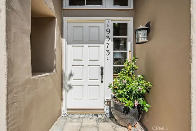 $1,449,900 | 19373 Peachtree Lane, Huntington Beach, CA 92648