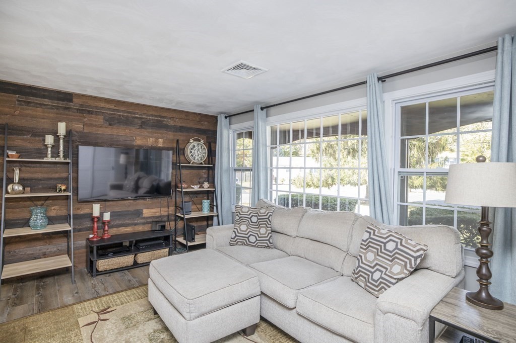 36 Paul Road Bellingham, MA 02019 - Photo 5 of 27 Gallery Image 5