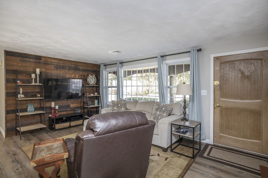 36 Paul Road Bellingham, MA 02019 - Photo 7 of 27 Gallery Image 7