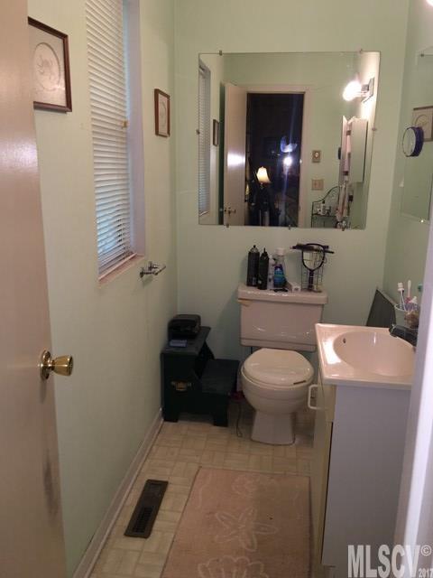 1056 Burma Road East Marion, NC 28752 - Photo 10 of 24 Gallery Image 10