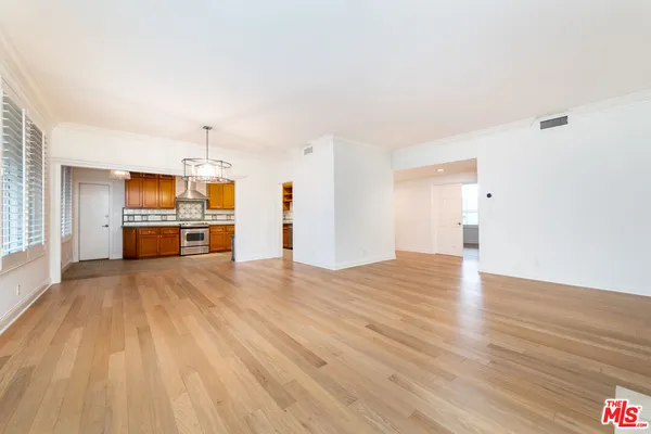 $6,150 | 125 South Elm Drive, Unit 201, Beverly Hills, CA 90212