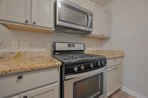 $1,950 | 5009 Willow Point Drive, Conroe, TX 77303
