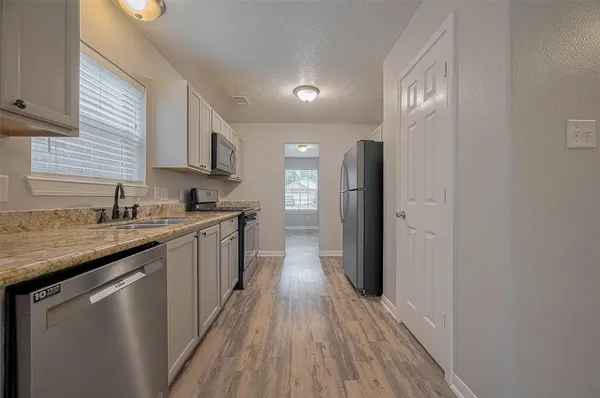 $1,950 | 5009 Willow Point Drive, Conroe, TX 77303