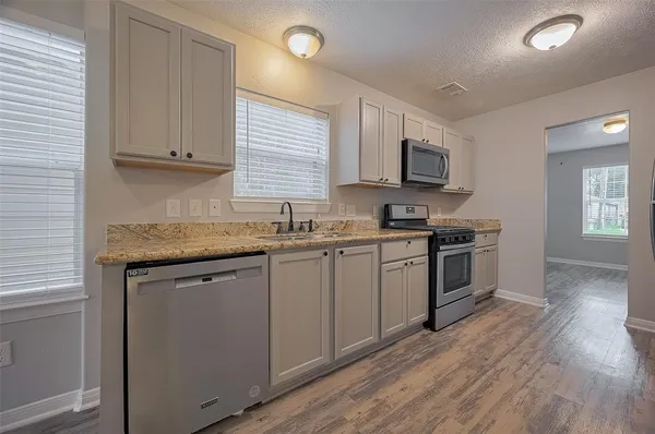 $1,950 | 5009 Willow Point Drive, Conroe, TX 77303