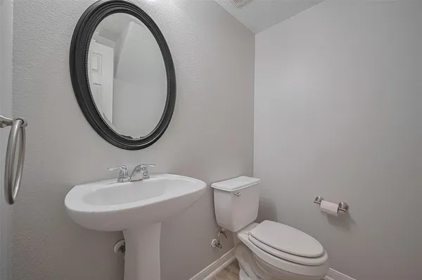 $1,950 | 5009 Willow Point Drive, Conroe, TX 77303