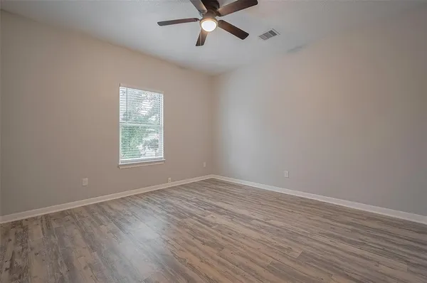 $1,950 | 5009 Willow Point Drive, Conroe, TX 77303