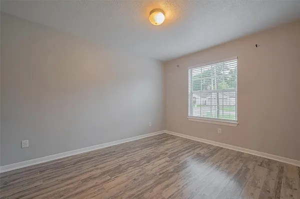 $1,950 | 5009 Willow Point Drive, Conroe, TX 77303