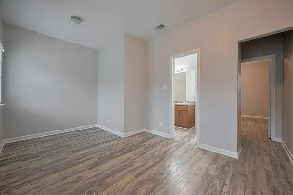 $1,950 | 5009 Willow Point Drive, Conroe, TX 77303
