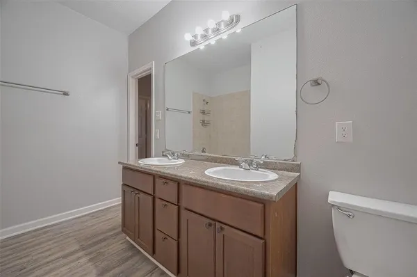 $1,950 | 5009 Willow Point Drive, Conroe, TX 77303