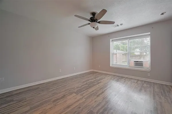 $1,950 | 5009 Willow Point Drive, Conroe, TX 77303
