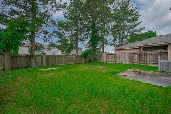 $1,950 | 5009 Willow Point Drive, Conroe, TX 77303