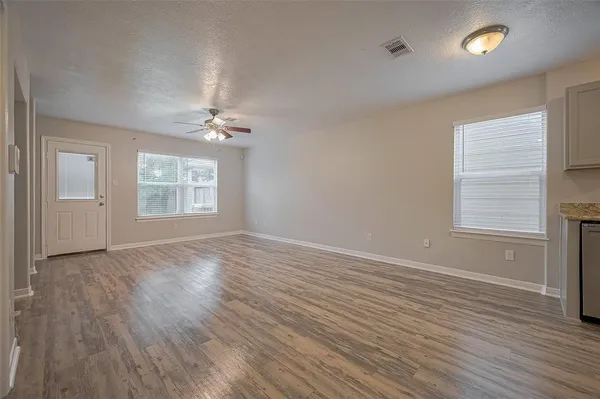 $1,950 | 5009 Willow Point Drive, Conroe, TX 77303