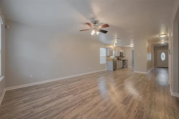 $1,950 | 5009 Willow Point Drive, Conroe, TX 77303