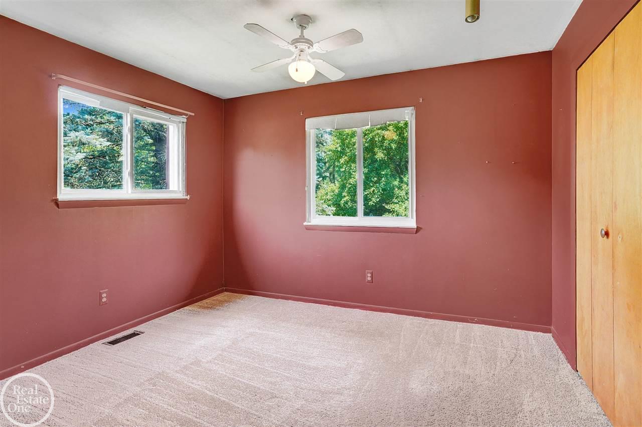 5290 Westview Road Clarkston, MI 48346 - Photo 12 of 24 50047525-11.JPG