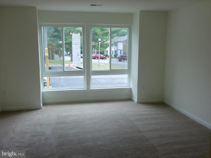 8722 Ridge Hollow Court Springfield, VA 22152 - Photo 2 of 18 Living Room