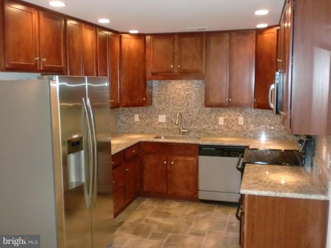 8722 Ridge Hollow Court Springfield, VA 22152 - Photo 5 of 18 Kitchen