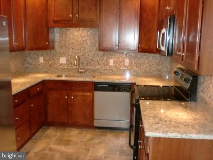 8722 Ridge Hollow Court Springfield, VA 22152 - Photo 8 of 18 Kitchen #3