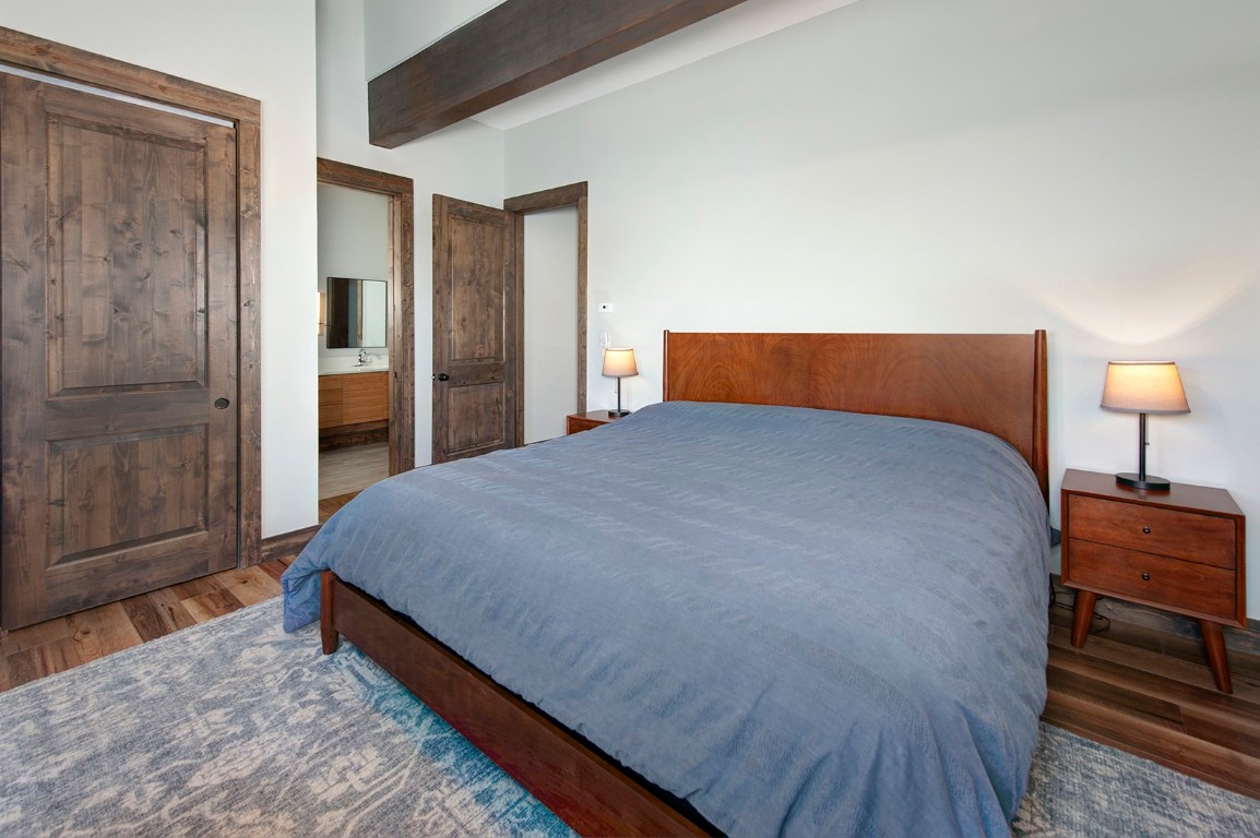 102 Lake Ridge Circle, Unit 1891 Keystone, CO 80435 - Photo 15 of 34 a large bed sitting in a bedroom next to a lamp