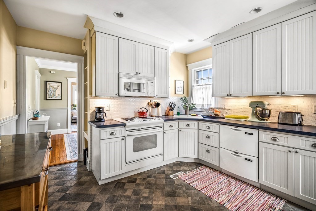 19 Rindgefield Street Cambridge, MA 02140 - Photo 11 of 22