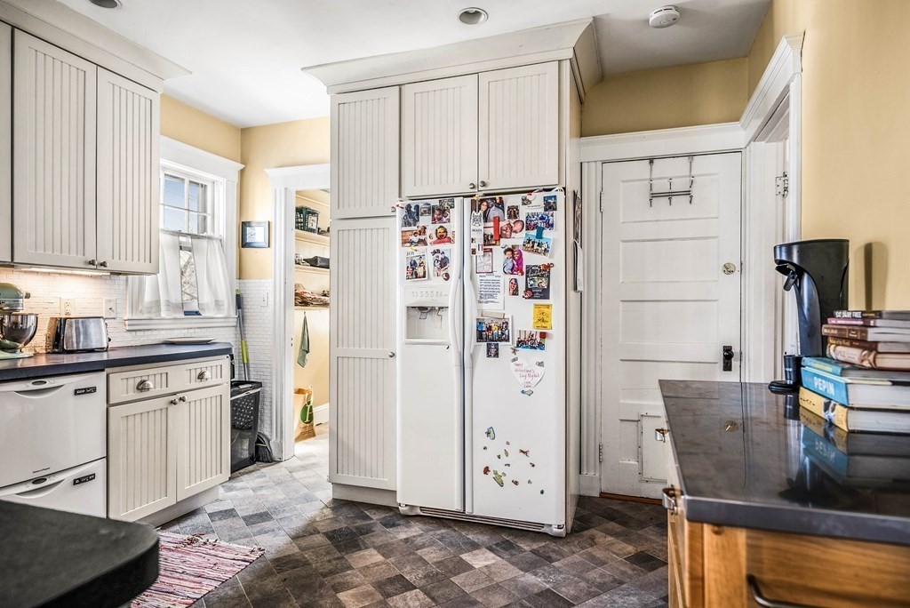 19 Rindgefield Street Cambridge, MA 02140 - Photo 12 of 22